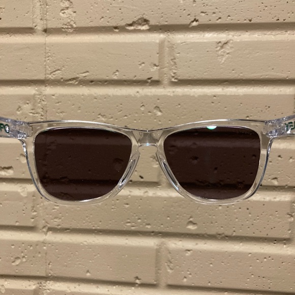 Oakley Frogskin Sunglasses with Green Lenses - Picture 5 of 5